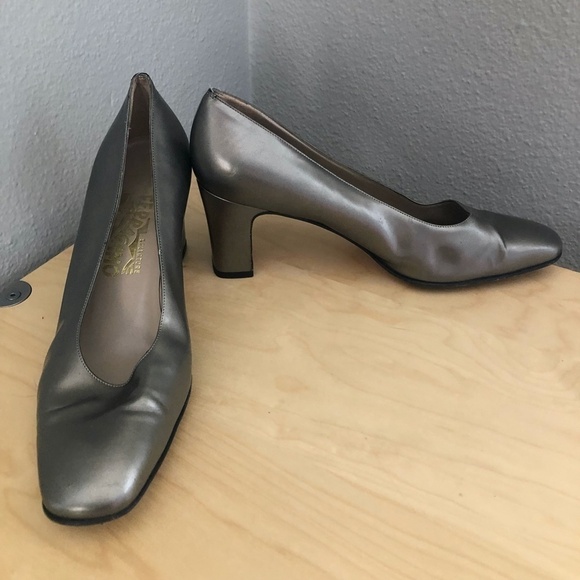 Vintage SALVADOR FERRGAMO Square Toe Pumps - Picture 3 of 10